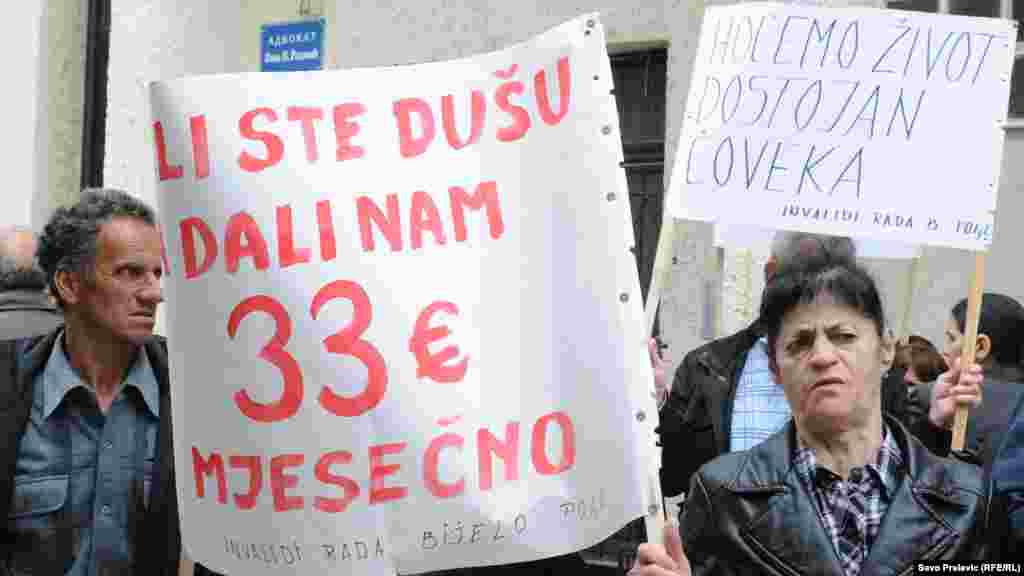 Crna Gora - Protesti radnika u Podgorici, 24.4.2012. Foto: RSE / Savo Prelević