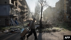 Uništene stambene zgrade u gradu Kostjantinivka na prvoj liniji fronta, u Donjeckoj oblasti, 15. novembra.