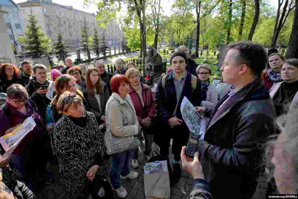 Франак Вячорка прэзэнтуе мапу з сэрыі &laquo;Беларускі нацыянальны нэкропаль&raquo; пра Вайсковыя могілкі