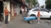 Достони як ҷавонзани аробакаш. "Аз кори сангин камарам месӯзад”
