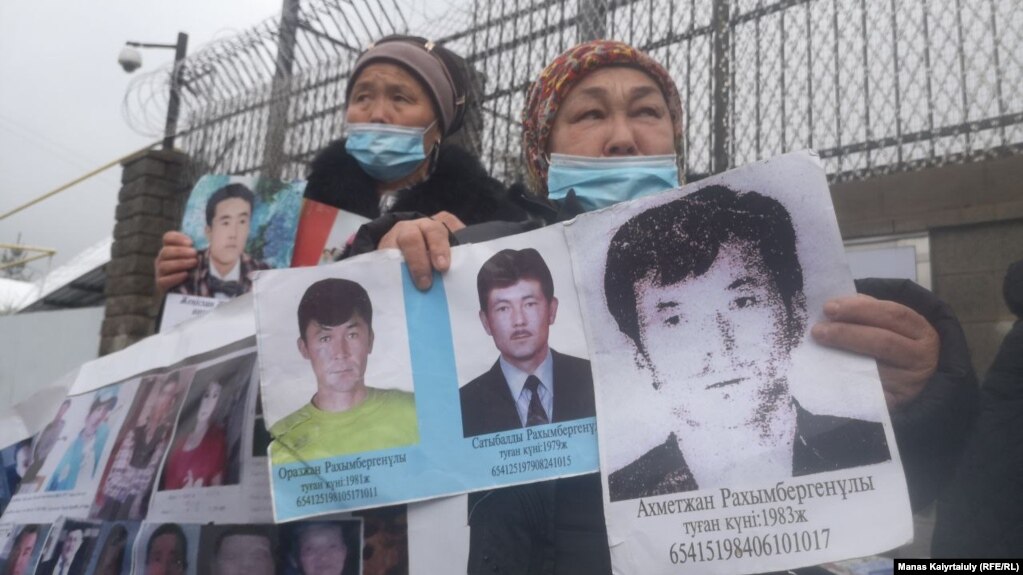 Архивное фото. Акция людей перед китайским консульством, ищущих воссоединения с родственниками в Синьцзяне