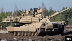 Ілюстраційне фото. Танки Leopard 2A4 на озброєнні армії Польщі під час навчань, 2015 рік 