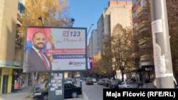 Na izbornim mestima važiće stroge mere zaštite zbog korona virusa (na fotografiji Severna Mitrovica, oblepljena plakatima kandidata Srpske liste)