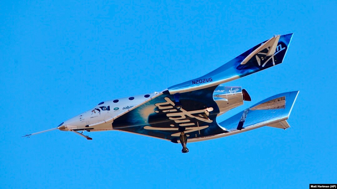 13 декабря 2018 года космолёт американской компании Virgin Galactic впервые достиг границ космического пространства, поднявшись на высоту 82,7 км, или 51,4 мили. Это произошло во время четвёртого испытательного полёта (на снимке)