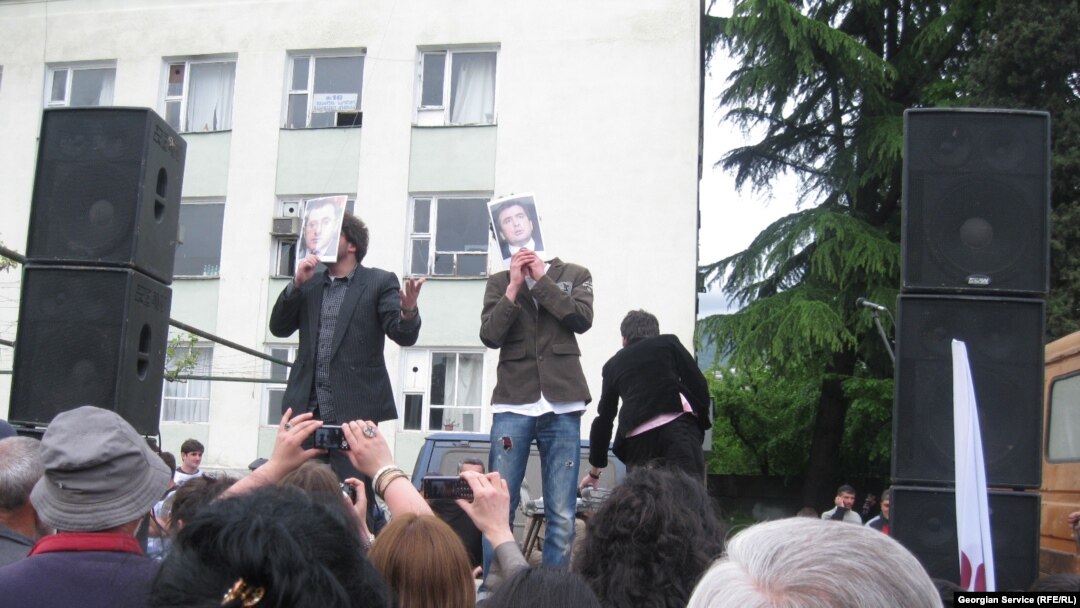 В регионах акции протеста чаще организовывают представители оппозиции
