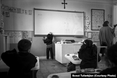 Порно әжесі мен немересі немересімен