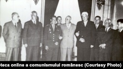 12 aprilie, Ziua cosmonauticii. În fotografie, primirea la Bucureşti a cosmonautului sovietic, maiorul Gherman Titov, octombrie 1961. Fototeca online a comunismului românesc; cota:27/1961