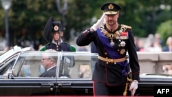 Regele Haakon al VIII-lea al Norvegiei sosește la ceremonia de depunere a jurământului la Storting (Parlamentul Norvegiei) din Oslo, pe 1 septembrie 2026.
