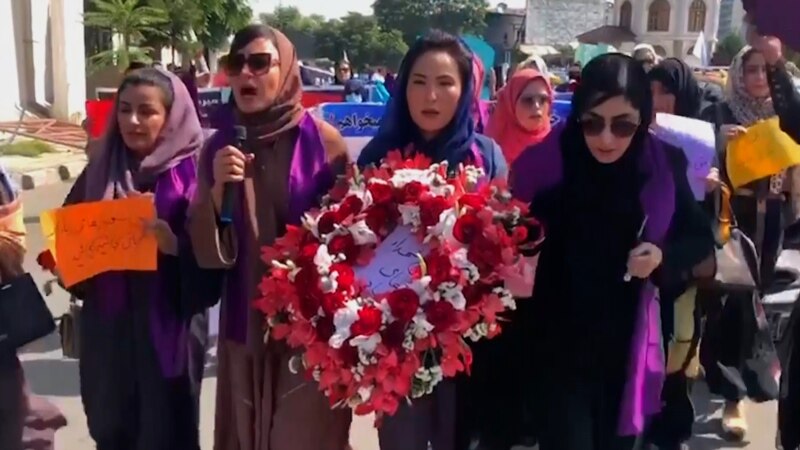 Gratë afgane nuk i ndalin protestat