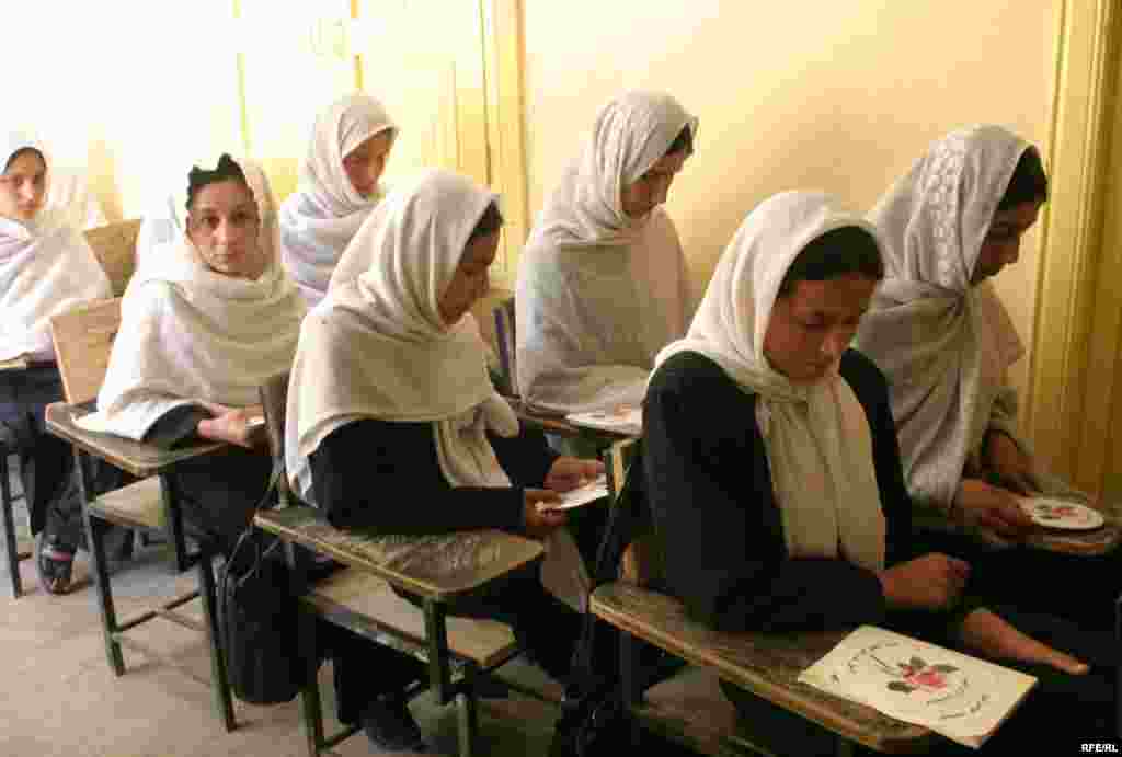 Afghanistan -- Afghan school girls study at a class in Kabul Afghanistan October 4, 2009 - Afghanistan -- Afghan school girls study at a class in Kabul Afghanistan October 4, 2009