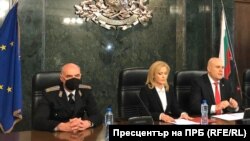 Обвинителот Елин Алексов, портпаролката Сиика Милева и главниот обвинител Иван Гешев.