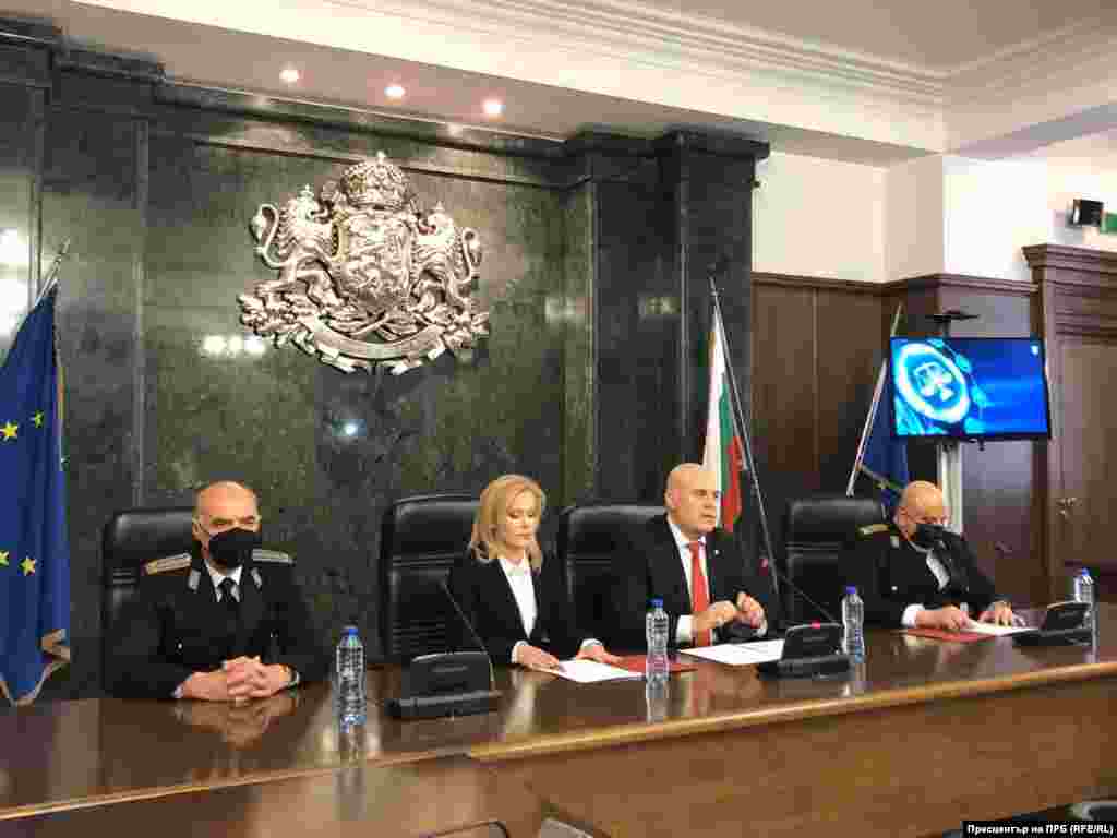 БУГАРИЈА - Бугарија соопшти дека привела и обвинила шест лица осомничени за давање класифицирани информации на Русија.