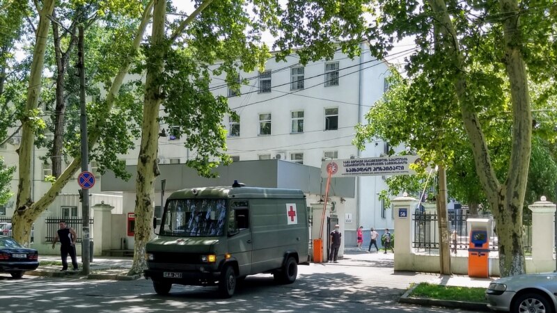 «Мтавари»: Саакашвили вертолетом транспортировали в военный госпиталь в Гори