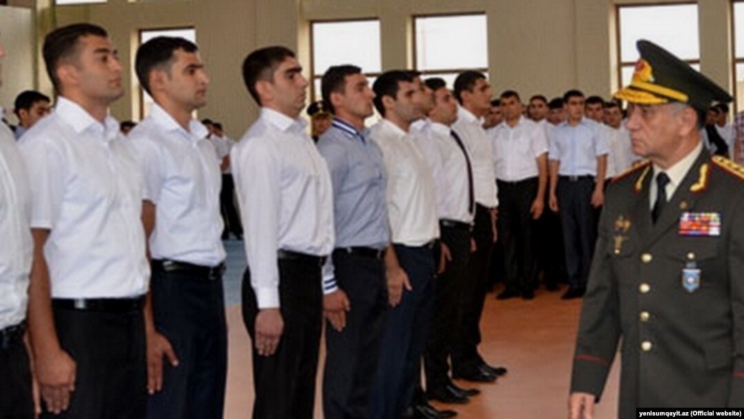 Ramil Usubov polisdə çalışmaq istəyənlər önündə. 15 aprel, 2016