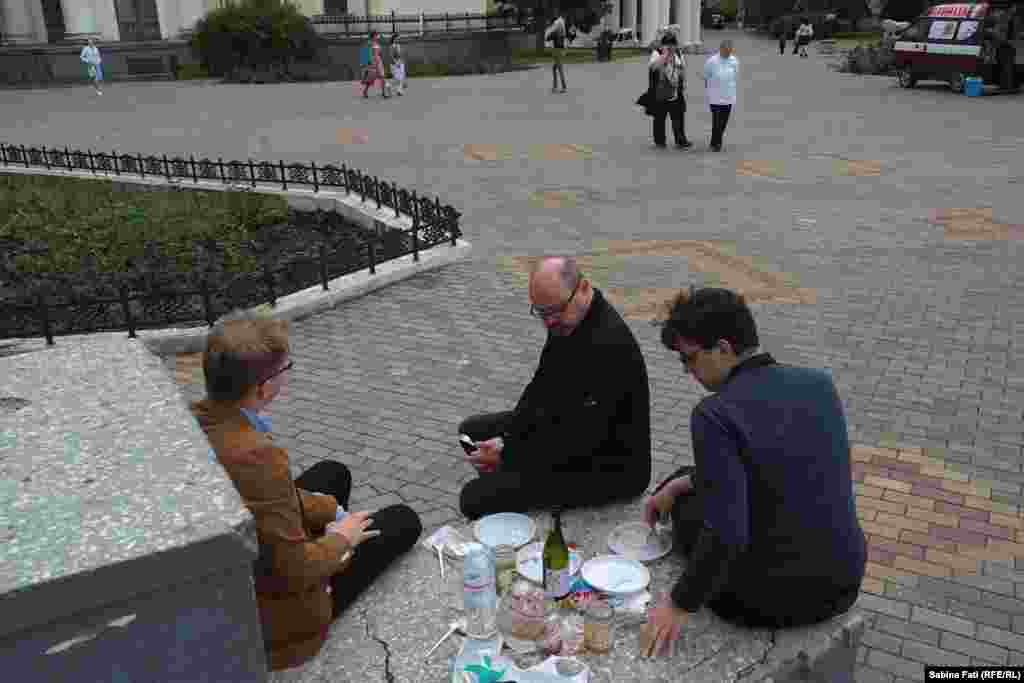 Odesa, 2016. La un picnic în curtea Palatului Voronțov.