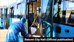 Дезинфекция общественного транспорта в Батуми (иллюстративное фото)