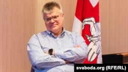 Віктар Бабарыка падчас канфэрэнцыі «Новая Беларусь» у Варшаве