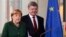 German Chancellor Angela Merkel (left) and Ukrainian President Petro Poroshenko (file photo)