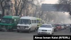 На одной из улиц Бишкека. Иллюстративное фото.