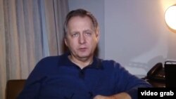 Скриншот из видео, на котором Маевский заявил о получении Текебаевым 1 млн долларов от него.