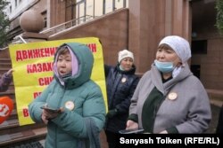 Акция протеста женщин, требующих снижения пенсионного возраста, Нур-Султан, 1 октября 2021 года