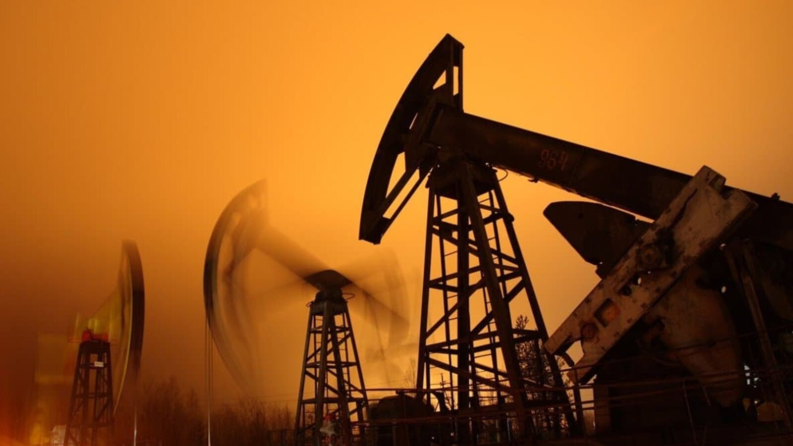Видобуток нафти, фото ілюстративне