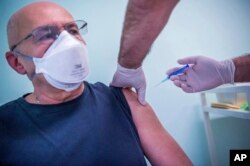 Ungaria: vaccinarea cu Sputnik V la spitalul central din Pesta, Budapesta, 12 februarie 2021.