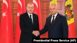 თურქეთისა და მოლდავეთის პრეზიდენტები, რეჯეპ ტაიპ ერდოანი (მარცხნივ) და იგორ დოდონი.