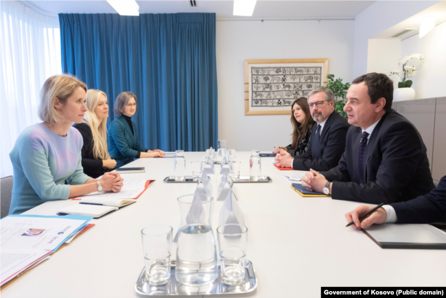 Një takim në Bruksel, më 3 dhjetor 2024, mes kryediplomates evropiane, Kaja Kallas, dhe kryeministrit të Kosovës, Albin Kurti.