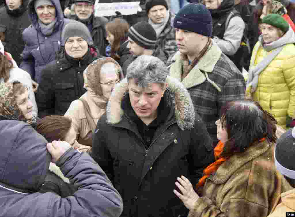 Nemtsov attends a 2014 rally in Yaroslavl against the abolition of direct elections for the office of mayor.