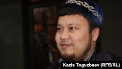 Ерсын Амре, заместитель имама Центральной мечети Алматы, в суде по делу журнала Adam bol. 24 октября 2014 года. 
