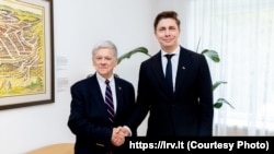 Прэм’ер-міністар Літвы Міндаўгас Сінкявічус і спэцпасланьнік прэзыдэнта ЗША па Беларусі Джон Коўл. Вільня, 17 верасьня 2026
