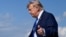 Američki predsjednik Donald Trump silazi sa Air Force one u New Jerseyu, 31. jula 2026. 