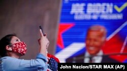 Joe Biden na plakatu, New York, 7. novembar