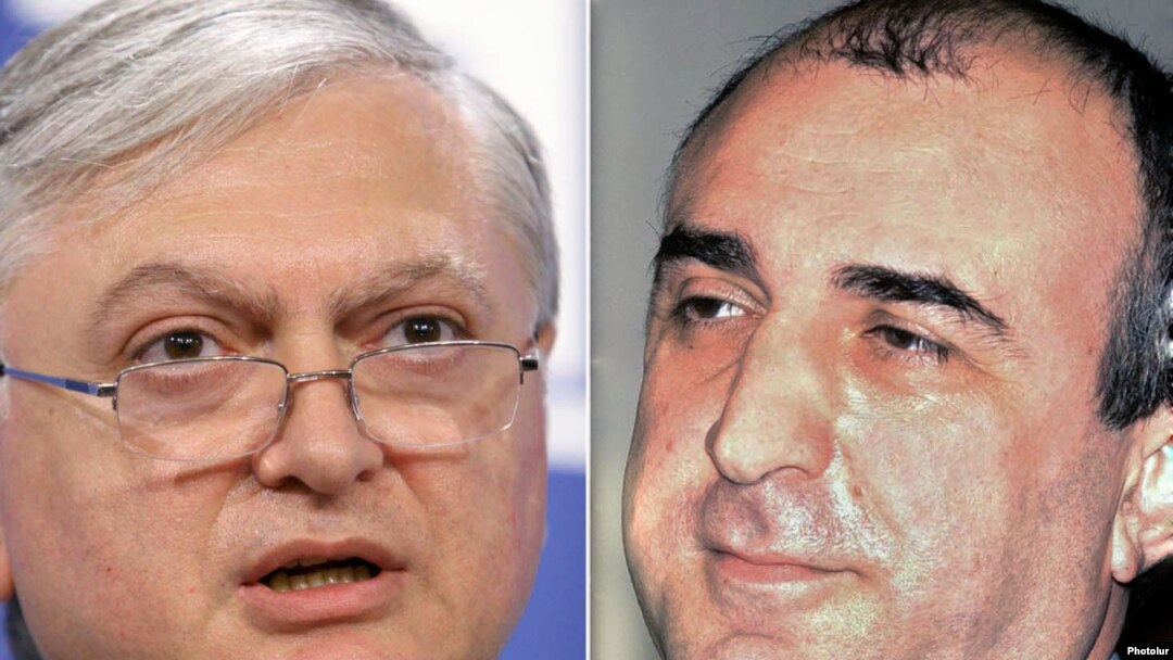 Armenia's foreign minister, Eduard Nalbandian (left), and his Azerbaijani counterpart, Elmar Mammadyarov