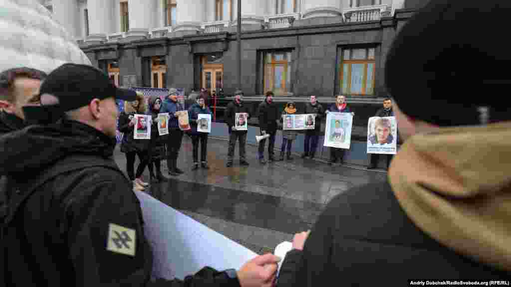 За даними Радіо Свобода &ndash; з власних джерел &ndash; усі троє обвинувачених є у списках для обміну, який, згідно з домовленостями Тристоронньої контактної групи в Мінську, має відбутися ще до Нового року