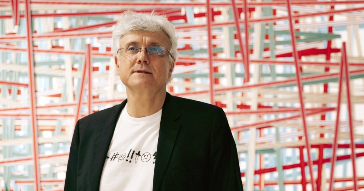 За близо три десетилетия неговите произведения успяват да обиколят най-престижните