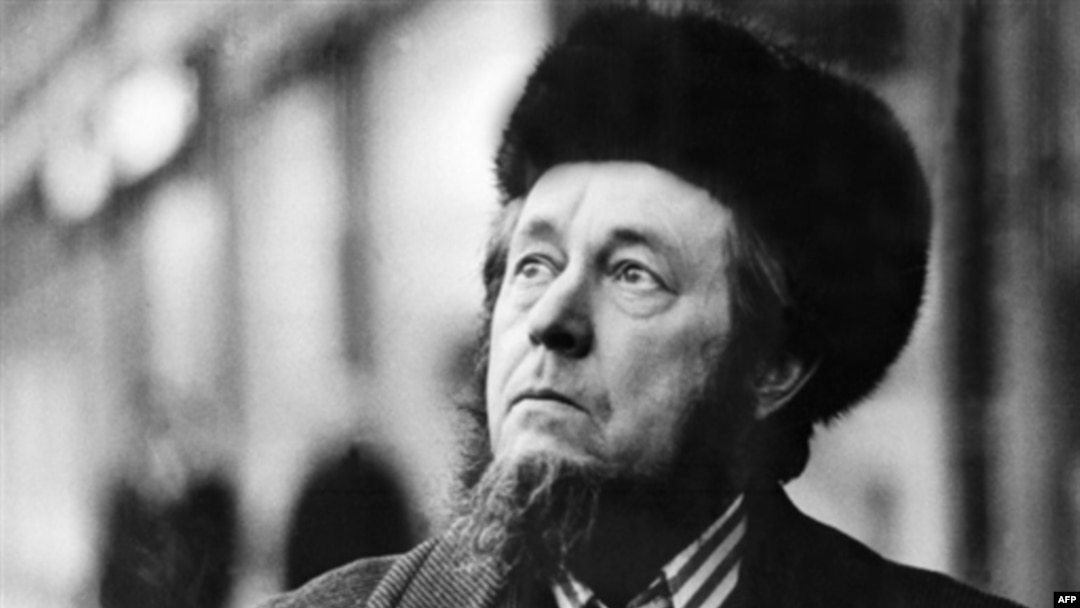 Aleksandr Solzhenitsyn arrives in the German city of Frankfurt on February 15, 1974, after being expelled from the Soviet Union.