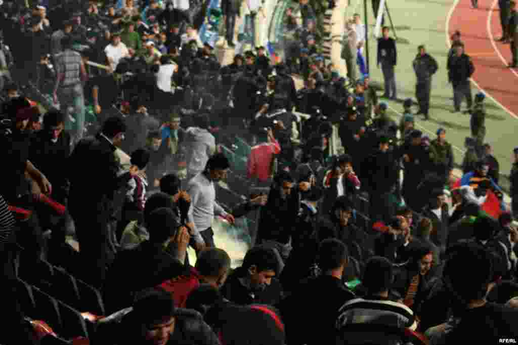 Tribunada savaş, meydanda barış... #14