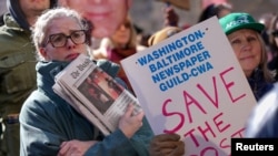 Демонстрация на профсъюзни членове и граждани пред централата на Вашингтон пост във Вашингтон, в знак на недоволство срещу мащабните съкращения на журналисти в медията. 5 февруари 2026 г.