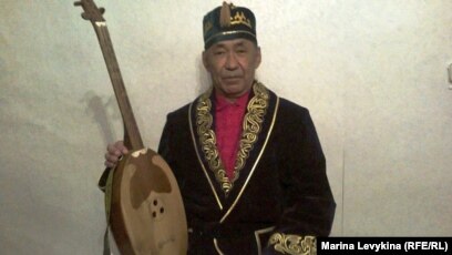 Аузында әтештері бар қара шлюздер (фото)