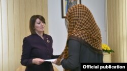 Presidentja Jahjaga pranoi aplikacionet e para për njohjen e statusit të të mbijetuarit të dhunës seksuale gjatë luftës, 19 mars 2016