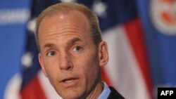 Dennis Muilenburg.