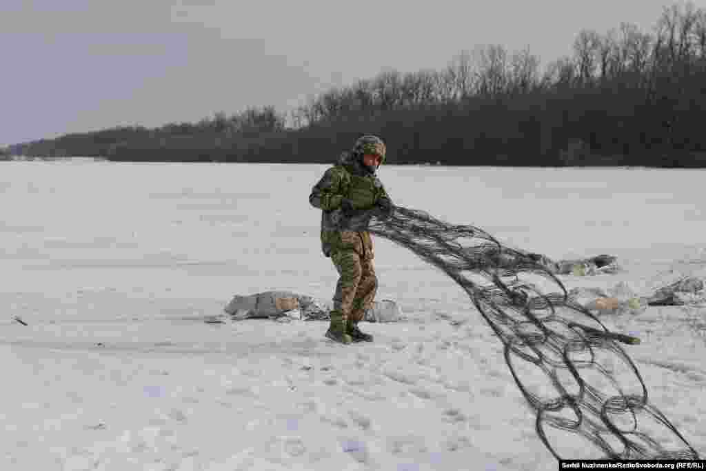 Роботи зі створення оборонних ліній тривають щодня