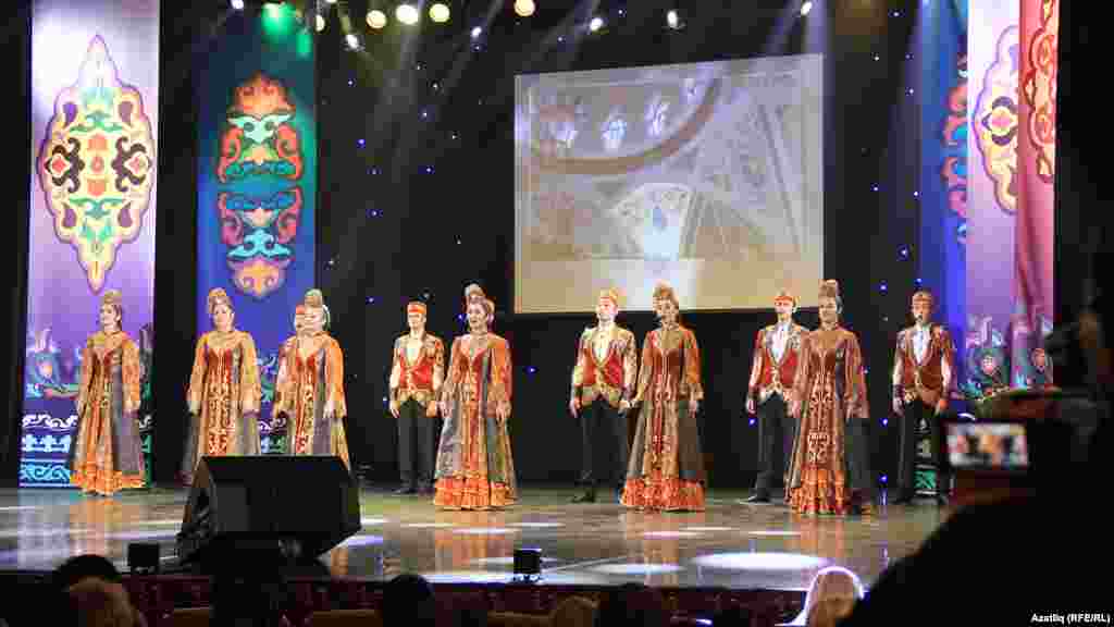 "Агыйдел" ансамбле чыгышы