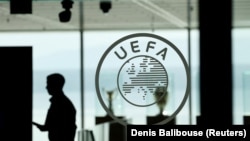 Ilustrativna fotografija, logo UEFA u sedištu u Švajcarskoj, 10. oktobar 2023. 