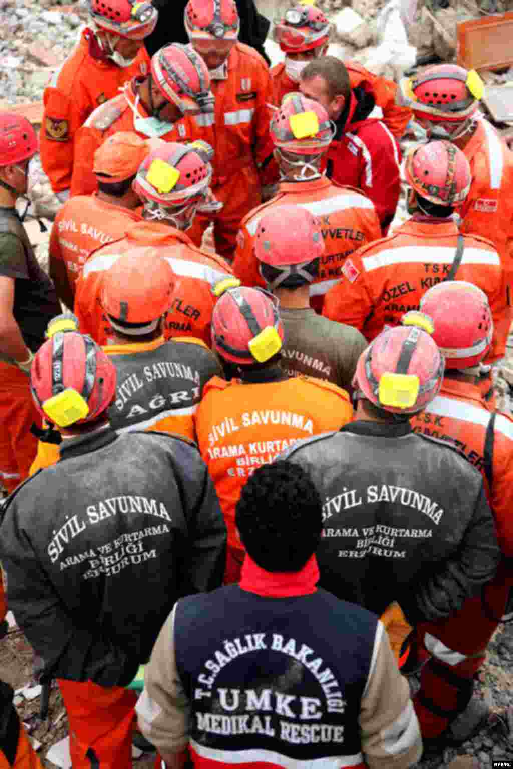 Фоторепортаж с землетрясения в Ване #17