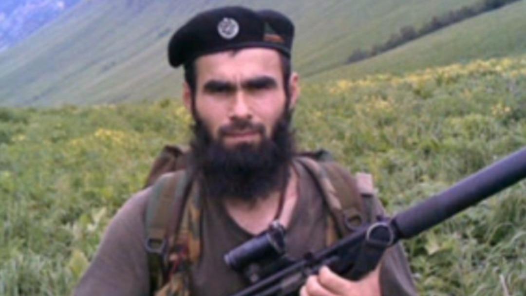 Ogzida katta xorozlar bilan qattiq sikish (kesilgan)