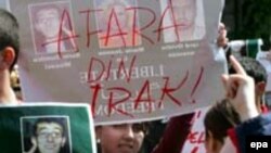 La un protest din mai 2005 în legătură cu ostatecii din Irak 