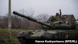 Ілюстраційне фото. Українські військові на ключовій дорозі до Костянтинівки, неподалік від Покровська